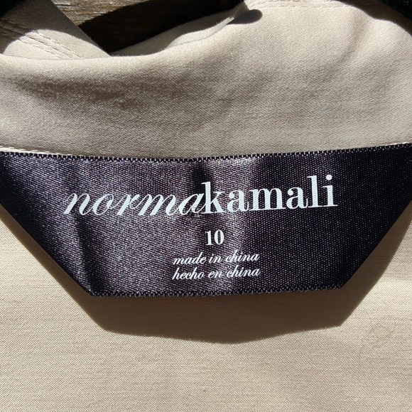 🌻Norma Kamali Tan Cream Collared Hidden Button Lightweight Jacket Size 10 - Picture 10 of 10